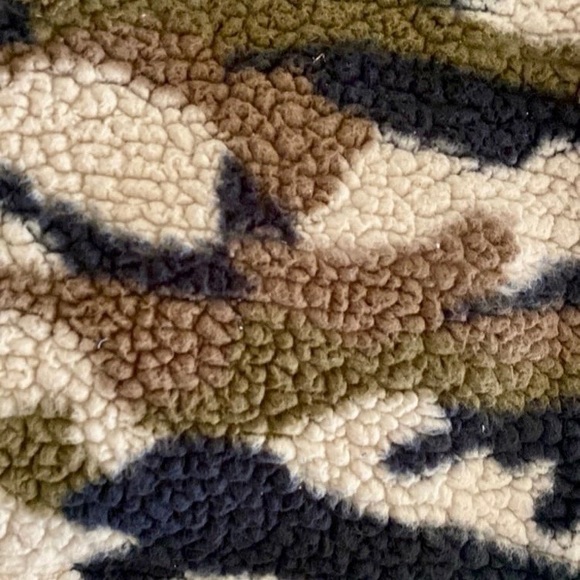 Camo Sherpa - Picture 2 of 3